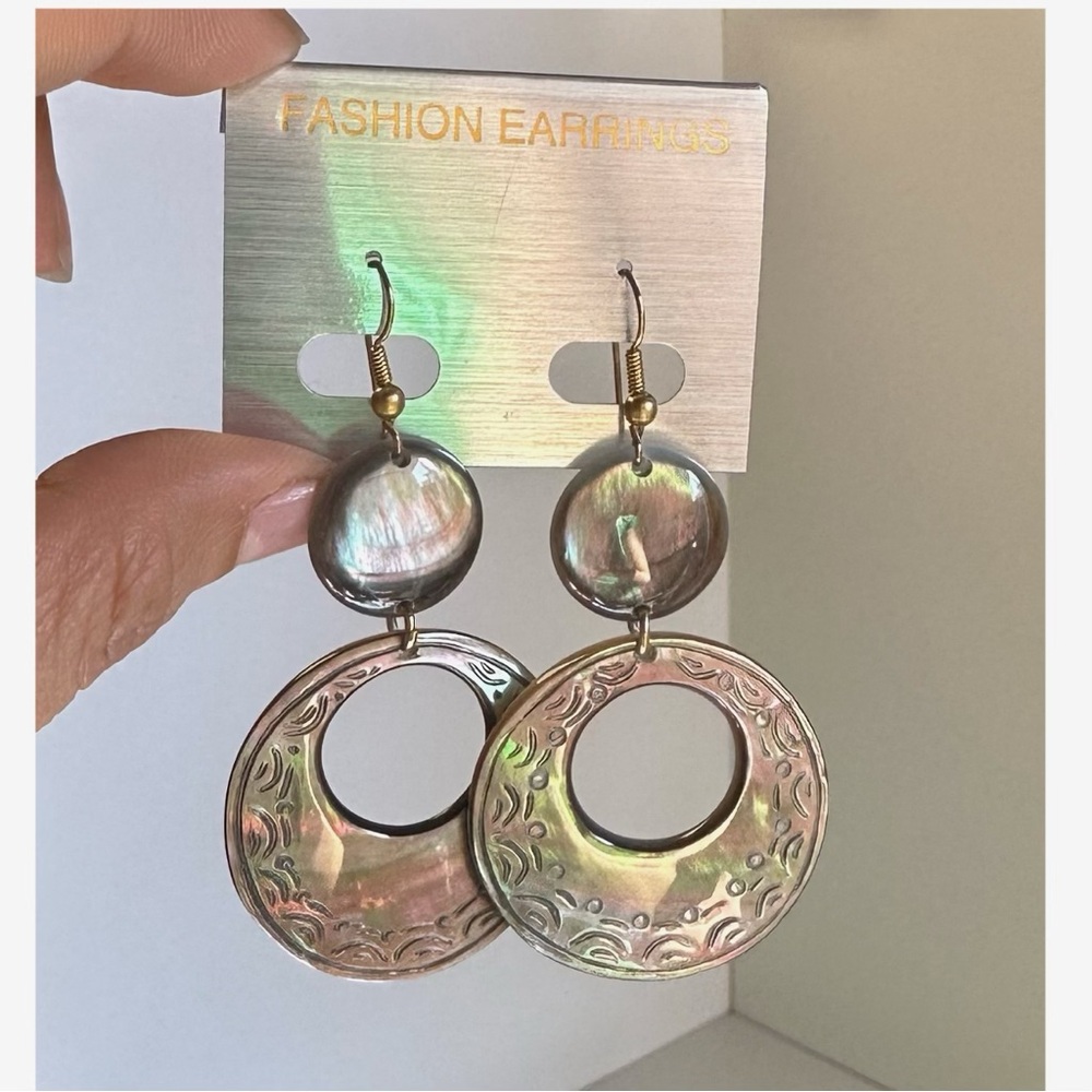 New Genuine Sea Shell Material Earrings